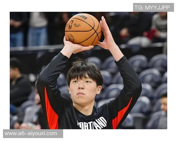 杨瀚森与女友再同框！去华人家中做客 12月初或再赴开展联盟练级